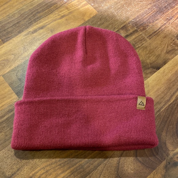 Mountain Ridge Plum Coloured Winter Toque Never Worn - Picture 1 of 2